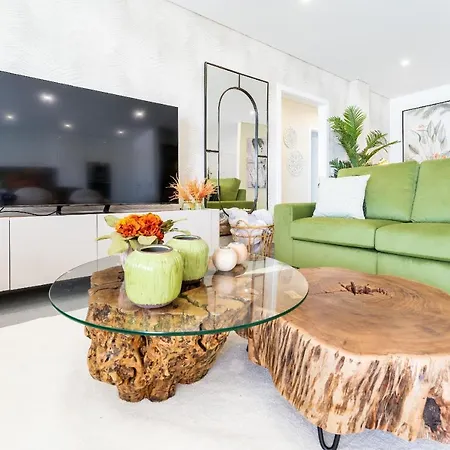 T3 Pelican Bay Apartment